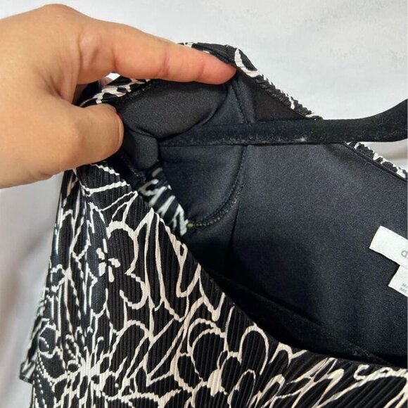 Woman’s tiered, lined dress. Black and white. Crinkle material. Size 8. New cond - Picture 9 of 11